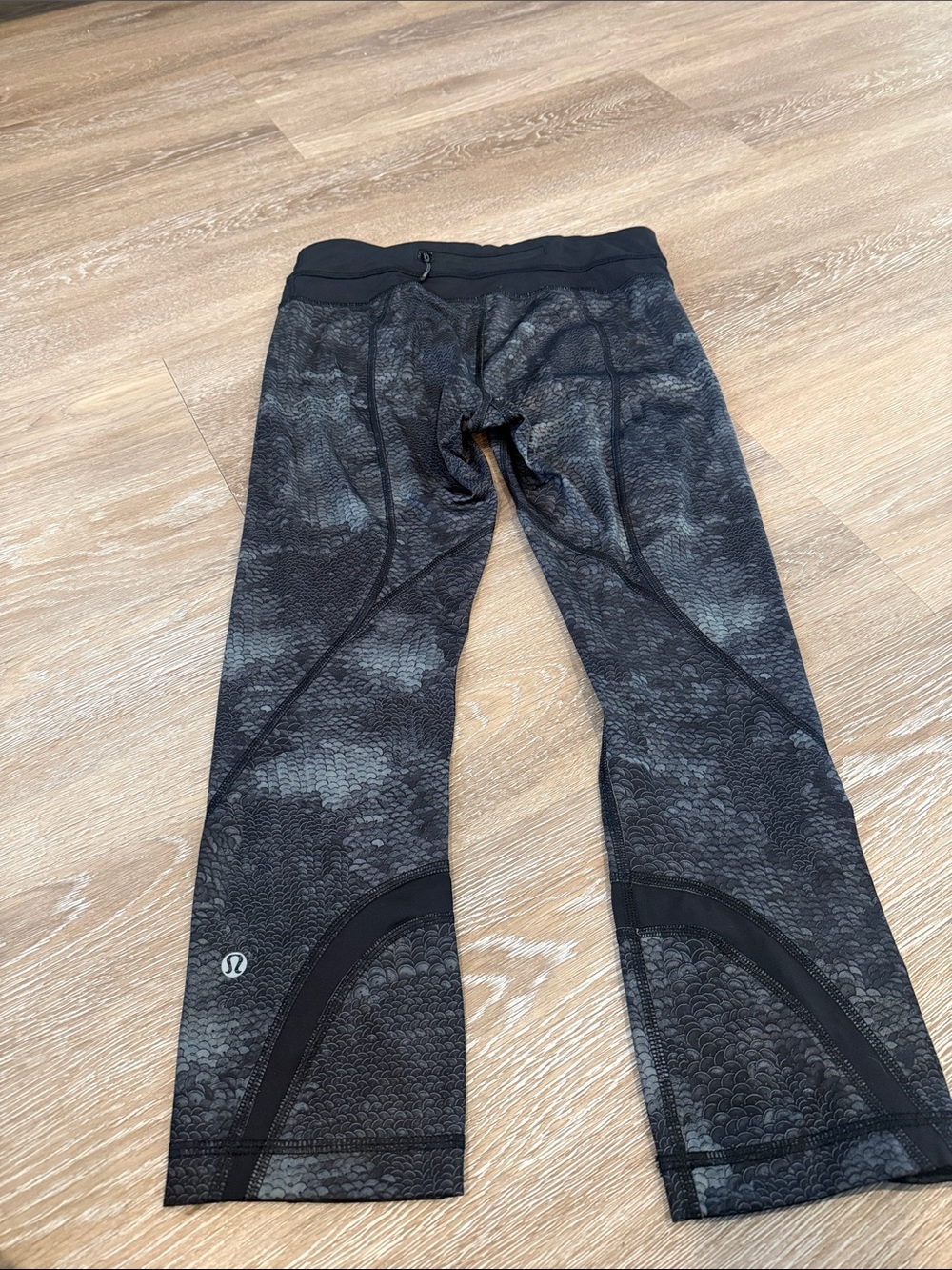 Rare sequin print lululemon athletica Black & Charcoal Patterned Capri Leggings